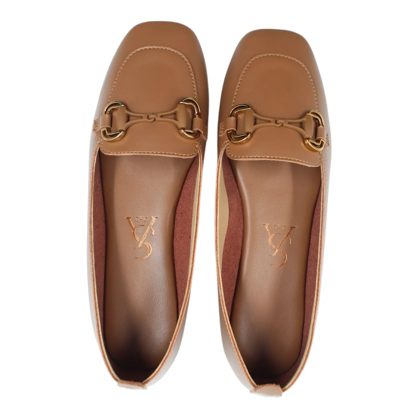 Interlinked buckle loafers